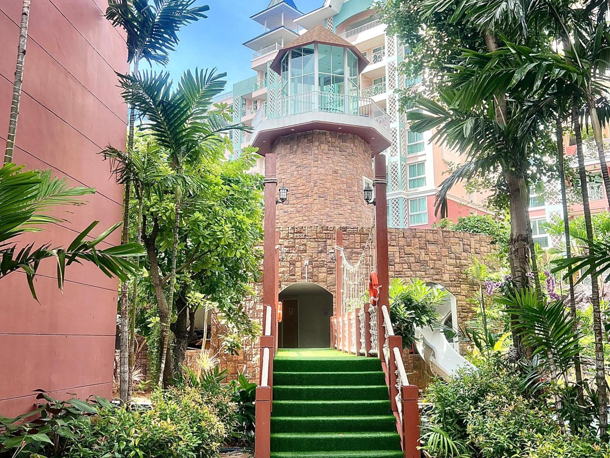 Apartemen With Waterpark