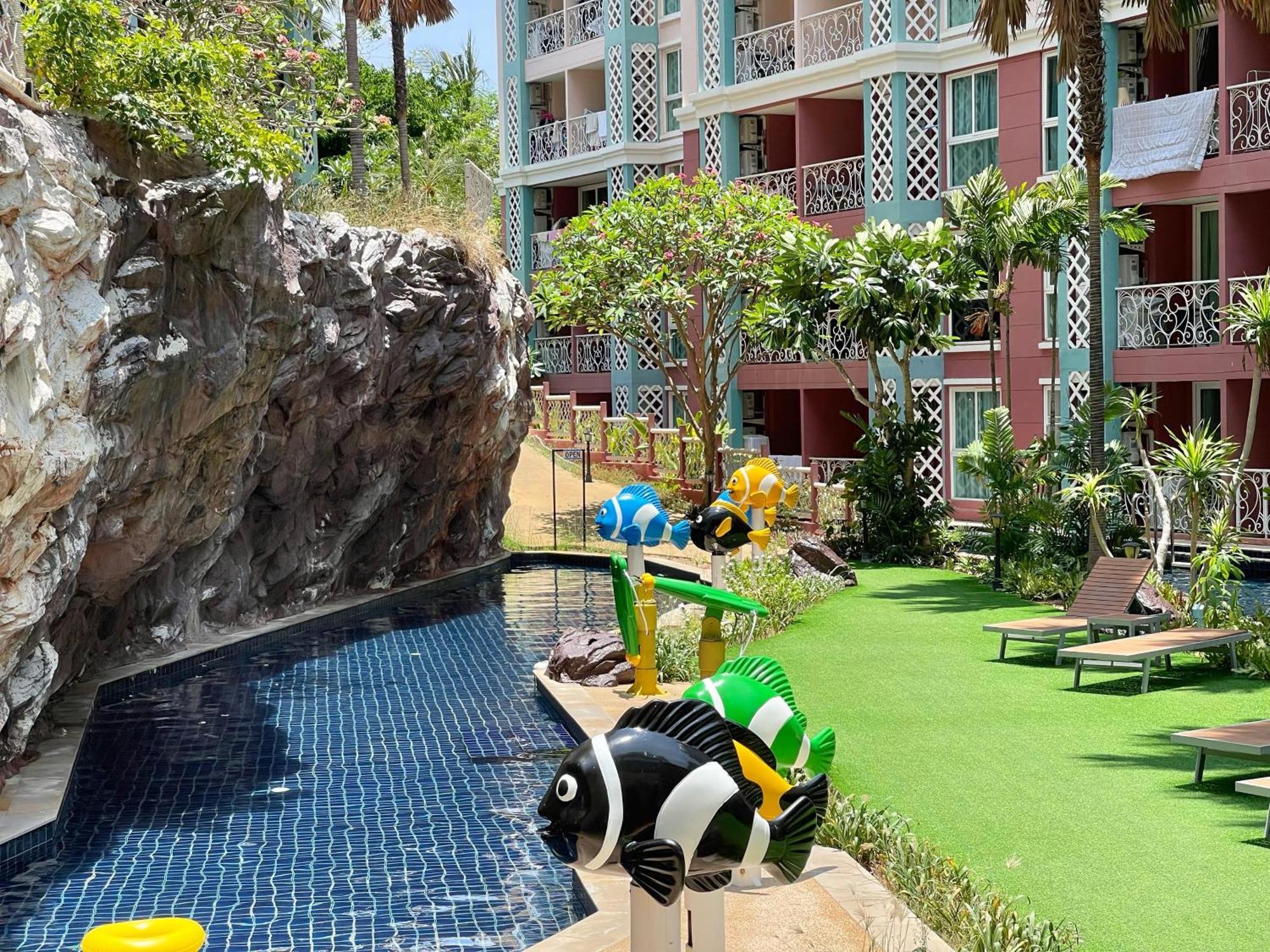 With Waterpark Apartemen Pattaya
